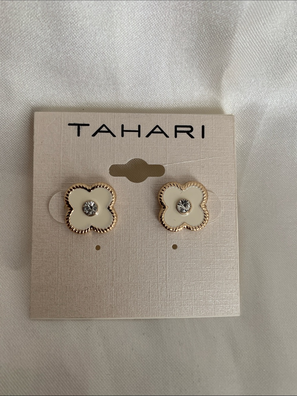 TAHARI CLOVER STUD EARRING